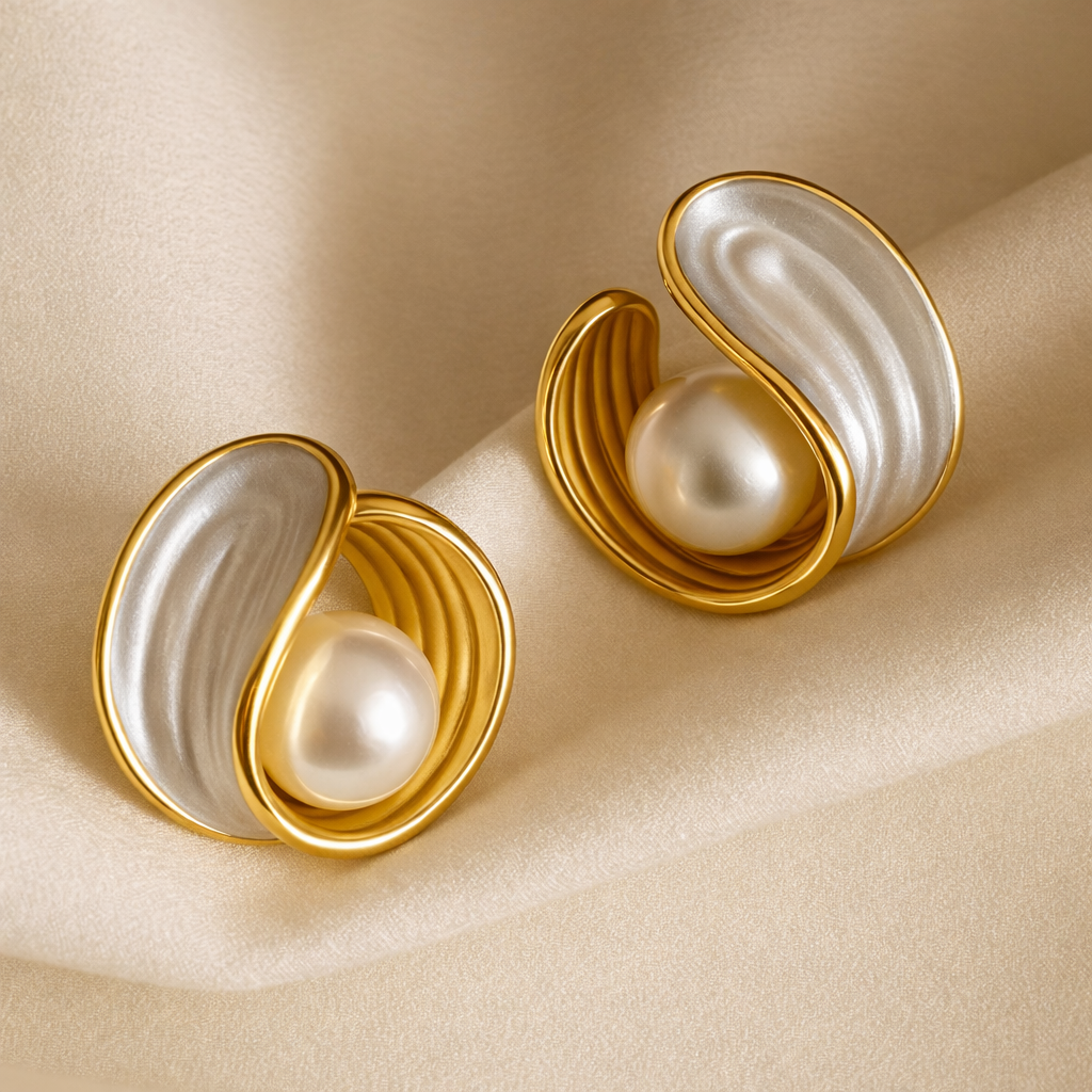 Moon Drop Pearl Earring