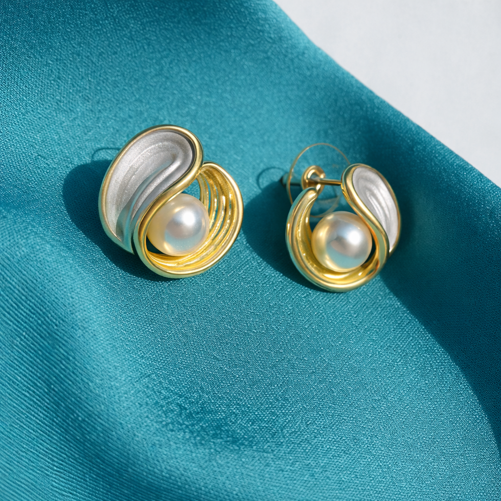 Moon Drop Pearl Earring