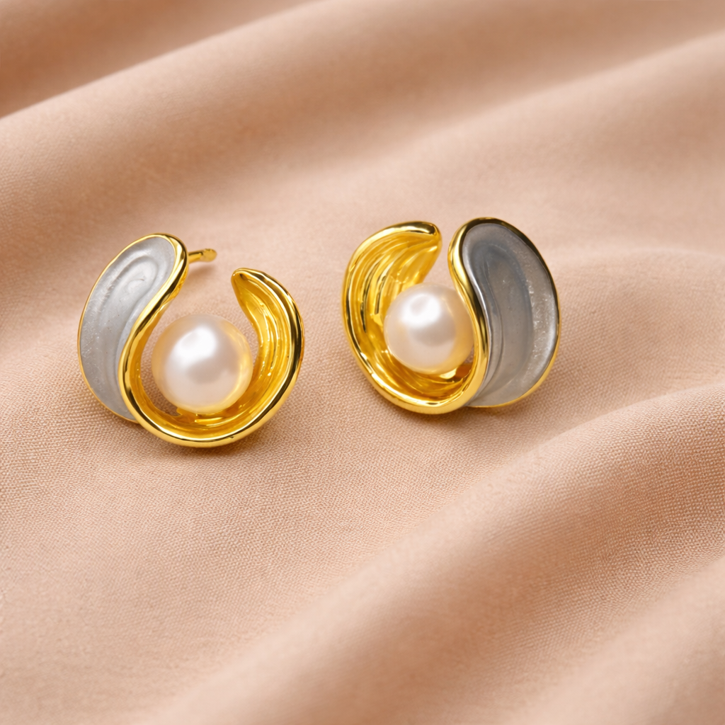 Moon Drop Pearl Earring