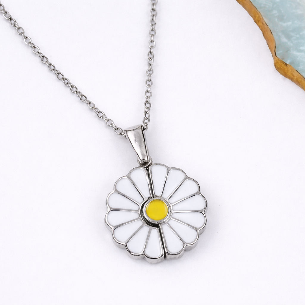 Happy Daisy Pendant