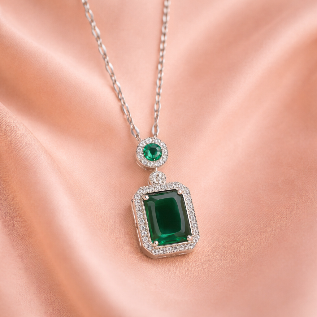 Queen's Gem Pendant