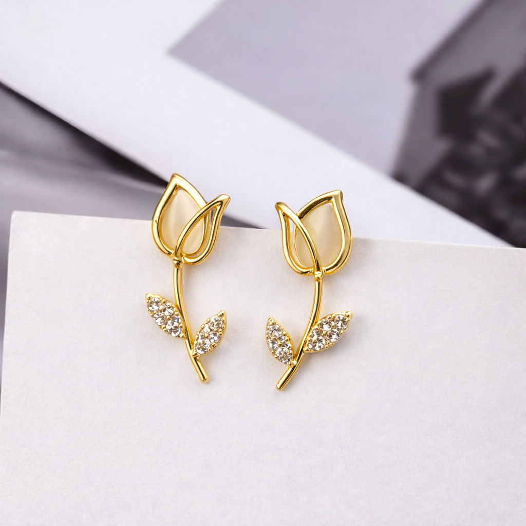 Mini Rose Pearl Earring