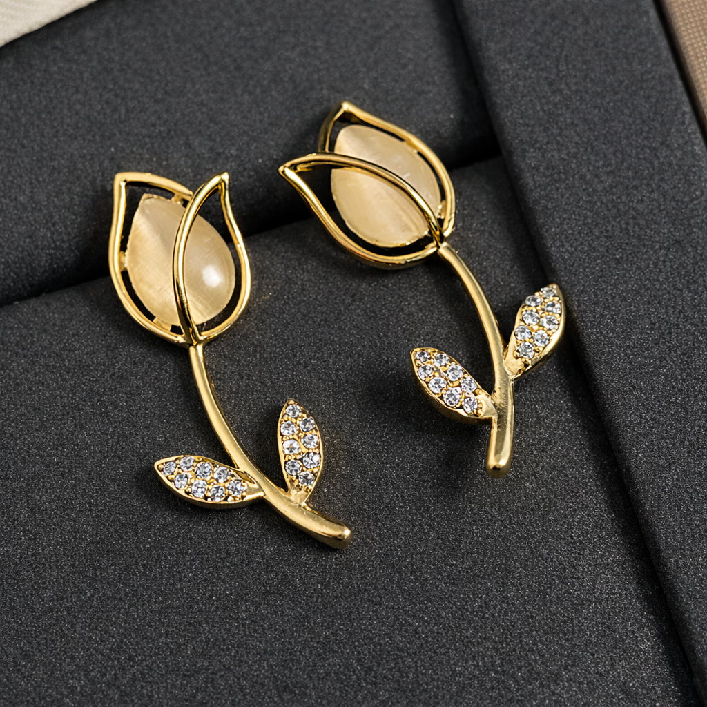 Mini Rose Pearl Earring