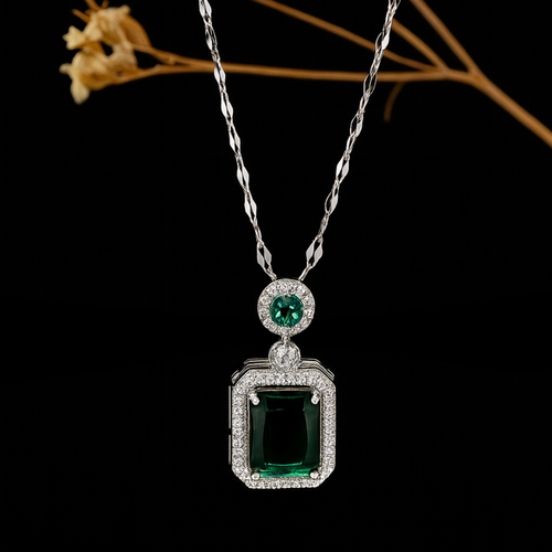 Queen's Gem Pendant